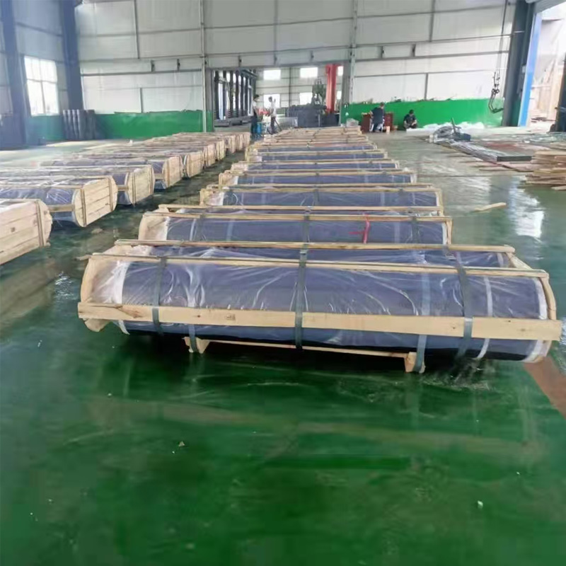 Visas grafito elektrodų asortimentas: galimi 450, 500, 550 mm dydžiai, didelės galios ir itin didelės galios parinktys, visų dydžių sandėlyje