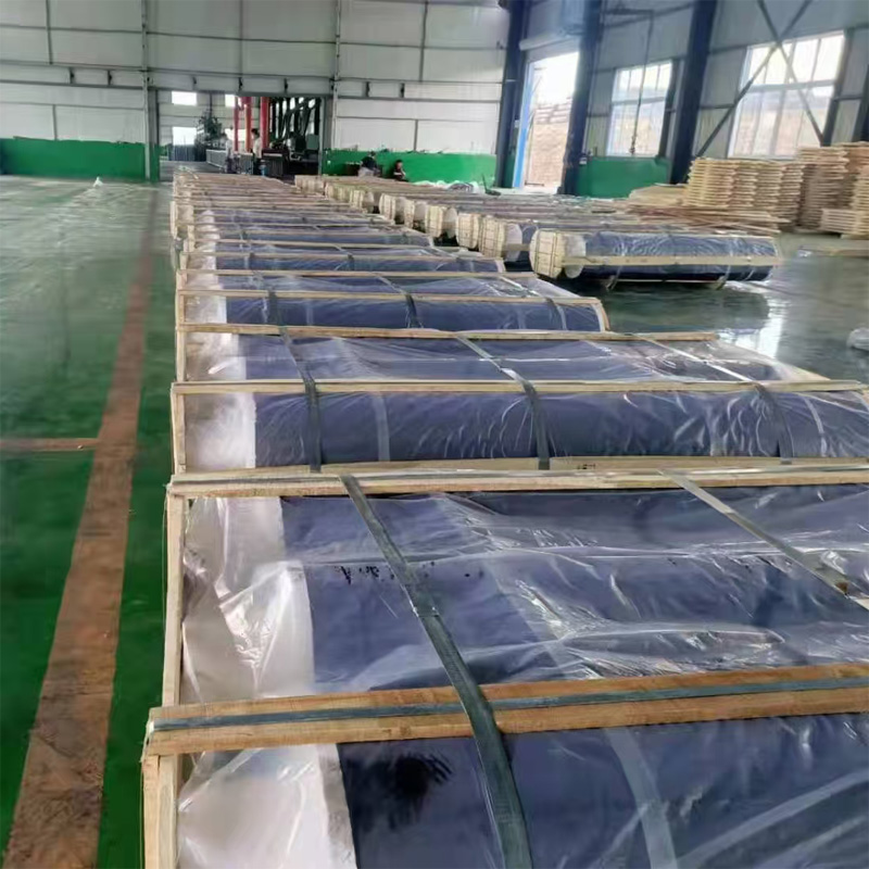 Visas grafito elektrodų asortimentas: galimi 450, 500, 550 mm dydžiai, didelės galios ir itin didelės galios parinktys, visų dydžių sandėlyje