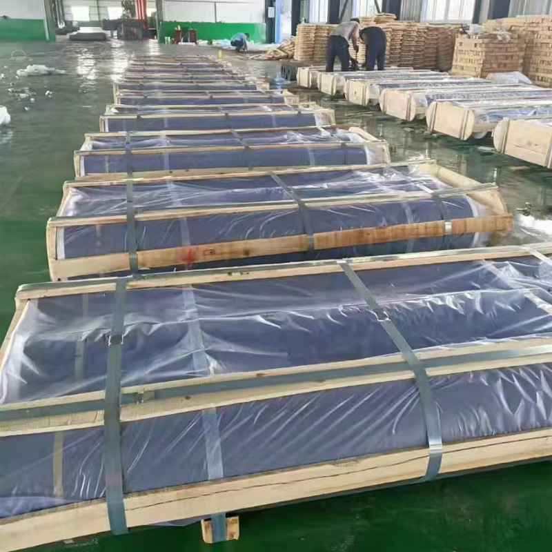 Visas grafito elektrodų asortimentas: galimi 450, 500, 550 mm dydžiai, didelės galios ir itin didelės galios parinktys, visų dydžių sandėlyje