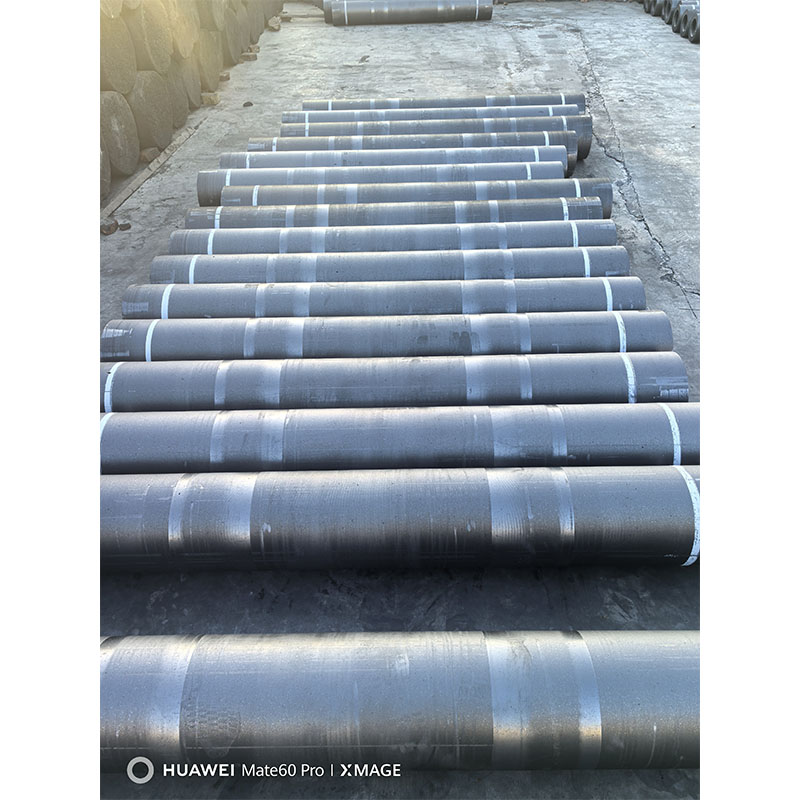 מוטות אלקטרודות גרפיט בעוצמה גבוהה, במיוחד לייצור פלדה ולזיקוק.  קיים במלאי ומוכן למשלוח מיידי.  הזמנות בכמות גדולה זוכות לתמחור מוזל.