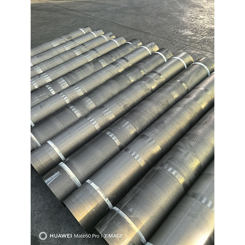 מוטות אלקטרודות גרפיט בעוצמה גבוהה, במיוחד לייצור פלדה ולזיקוק.  קיים במלאי ומוכן למשלוח מיידי.  הזמנות בכמות גדולה זוכות לתמחור מוזל.