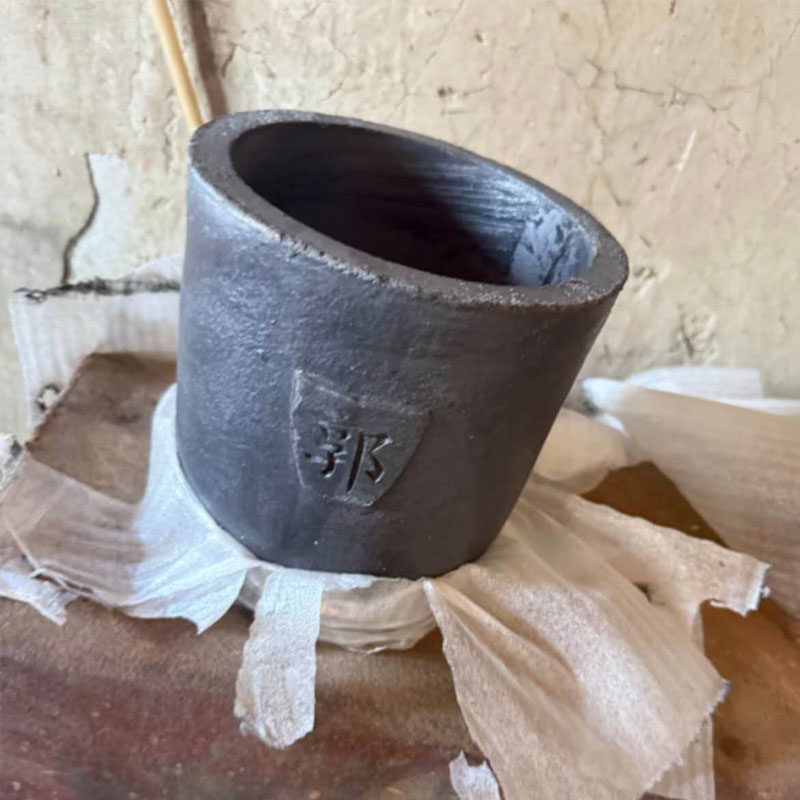 כור היתוך סיליקון קרביד עמיד בטמפרטורות גבוהות, תוכנן במיוחד להמסת אלומיניום ונחושת, עמיד בפני קורוזיה ועמיד בפני פגיעות, ישירות מהיצרן.