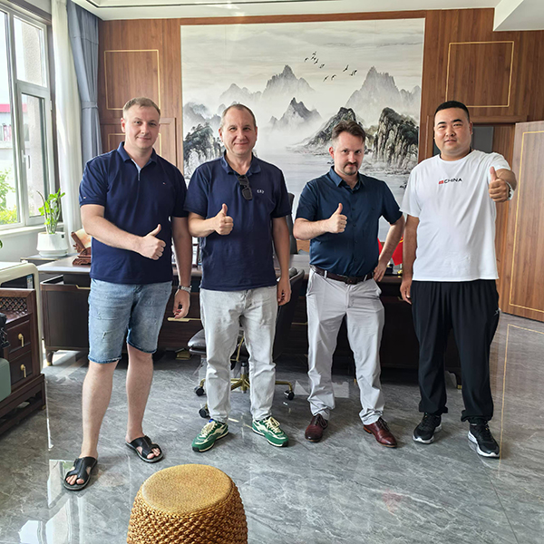 Foreign customers visited Hebei Yaofa Carbon Co., Ltd., opening a new chapter of cooperation and exchange