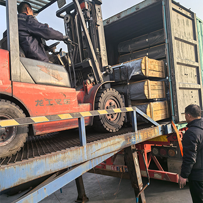 Factory direct sale! UHP ultra-high power electrodes, specifically designed for electric arc furnaces and refining furnaces.