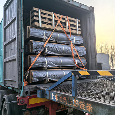 Factory direct sale! UHP ultra-high power electrodes, specifically designed for electric arc furnaces and refining furnaces.