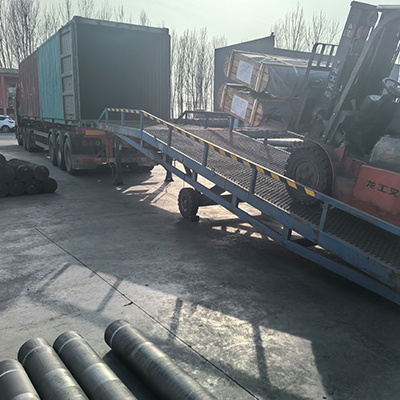 Factory direct sale! UHP ultra-high power electrodes, specifically designed for electric arc furnaces and refining furnaces.